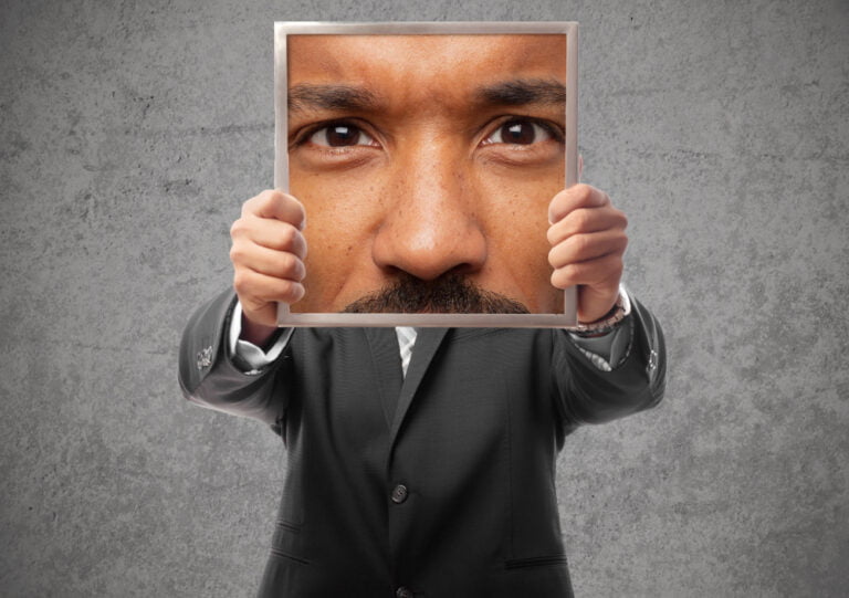 jeune-homme-noir-close-up